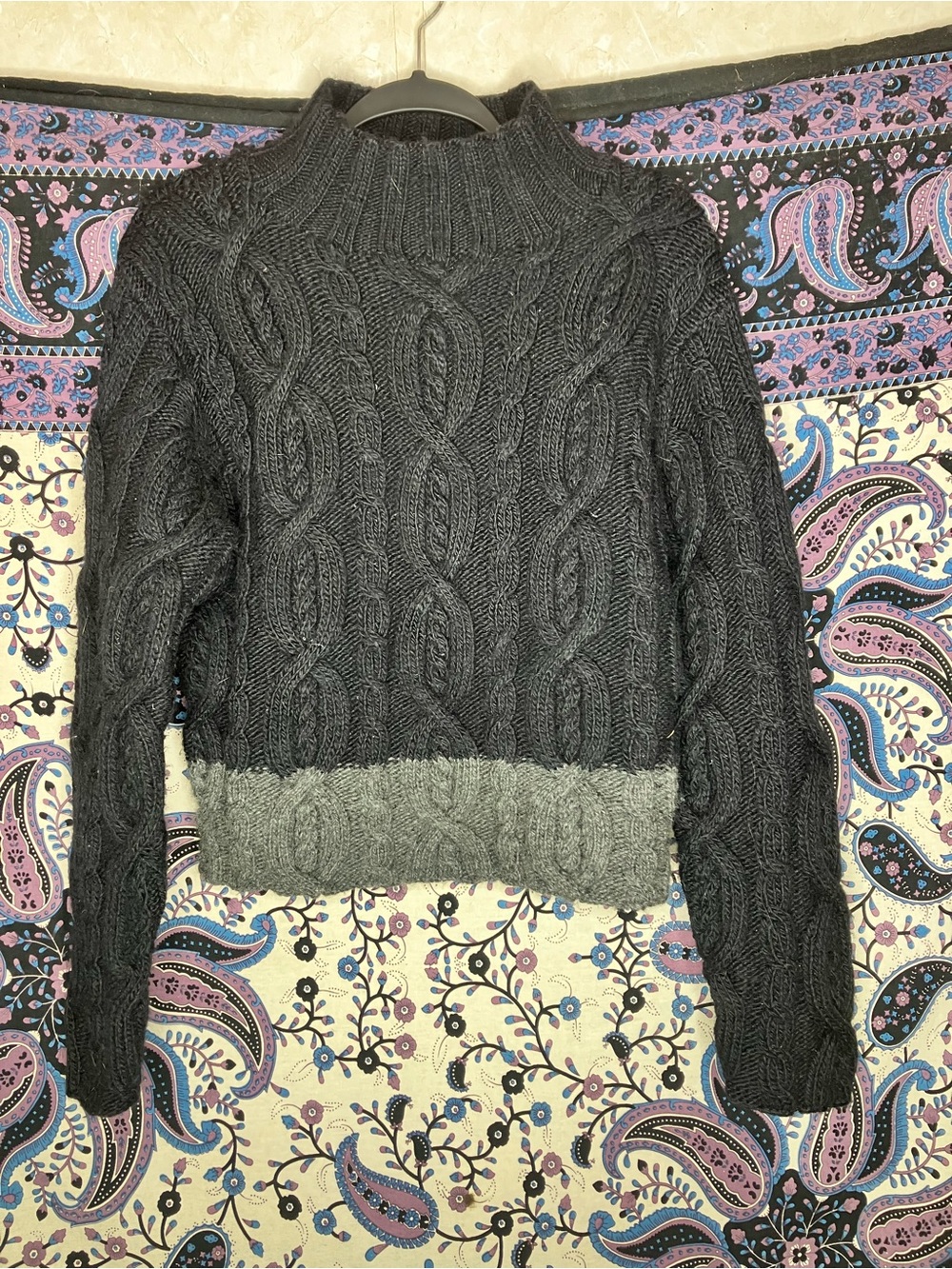 Gap VTG cable knit sweater M